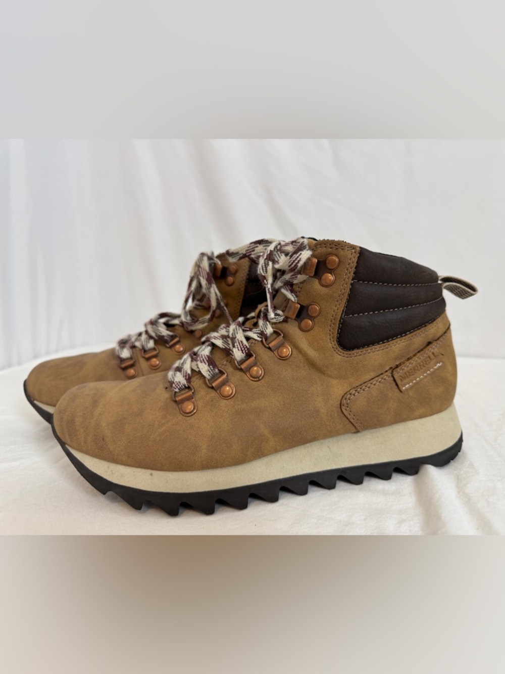 Merrell alpine women’s hiking boots camel size 8